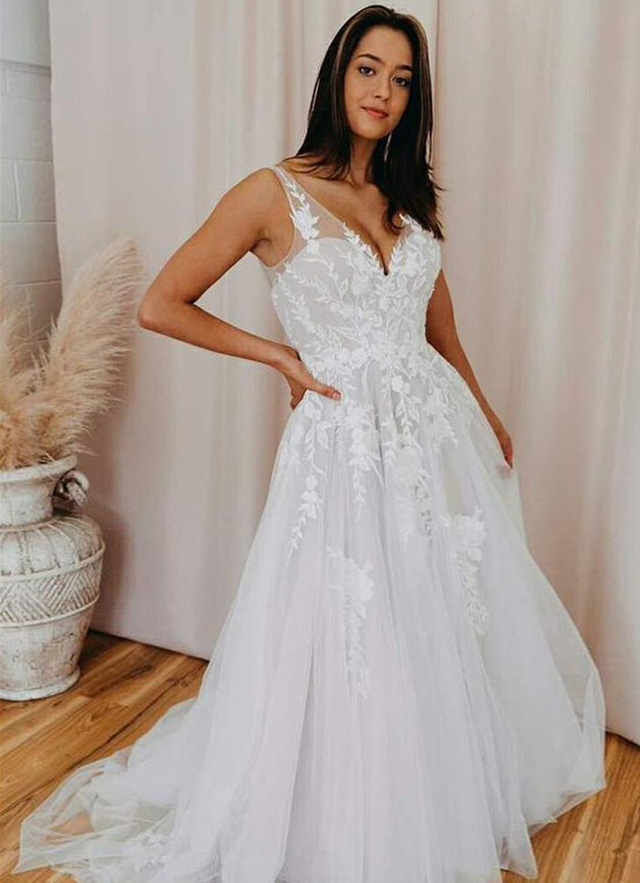 Ball-gown/princess V Neck Sleeveless Court Train Lace Tulle Wedding Dress