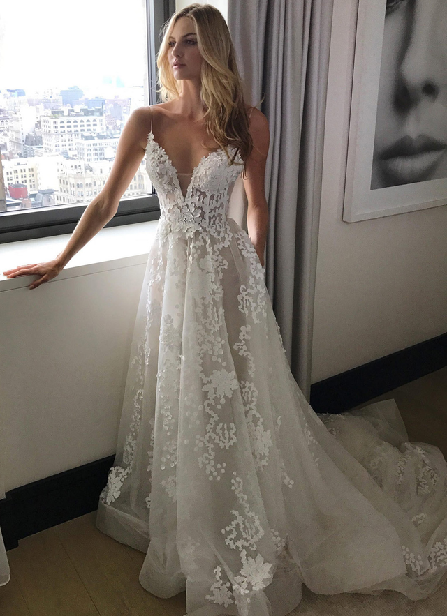 Lace A-line/princess Sweetheart Court Train Wedding Dress