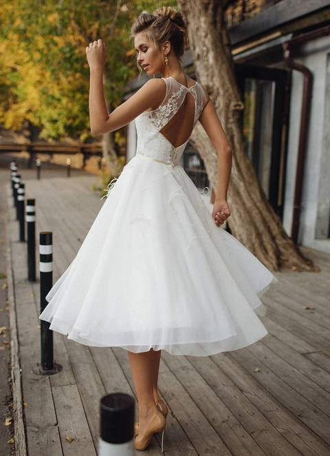 Ball-gown/princess Illusion Sleeveless Tea-length Tulle Wedding Dress With Lace Waistband