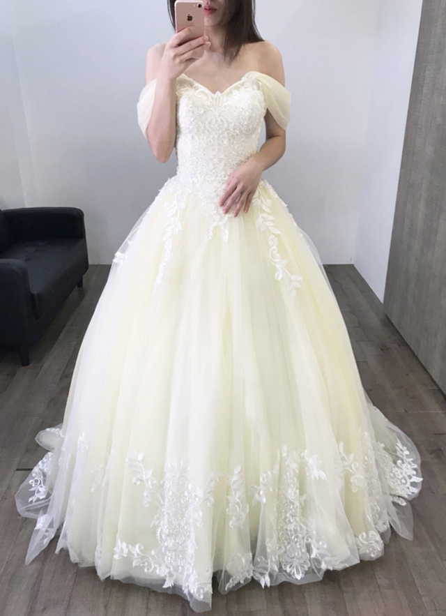 Ball-gown/princess Off-the-shoulder Sleeveless Sweep Train Tulle Wedding Dress With Appliqued Lace