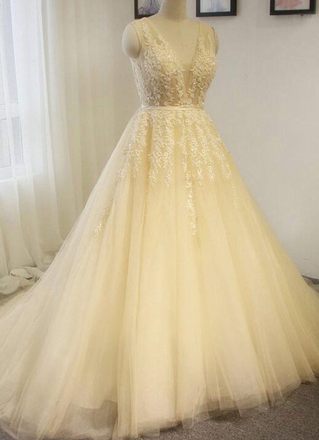 Tulle Wedding Dress Ball-gown/princess V-neck Chapel Train With Appliqued