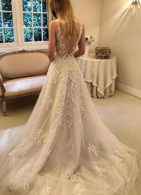 Ball-gown/princess Chapel Train Tulle Wedding Dress With Appliqued Lace