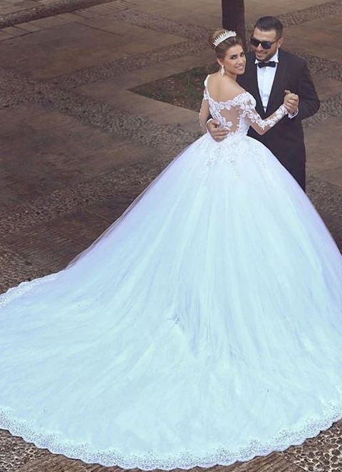 Ball Gown Sweep Train Off-the-shoulder Tulle Wedding Dresses With Appliqued Lace