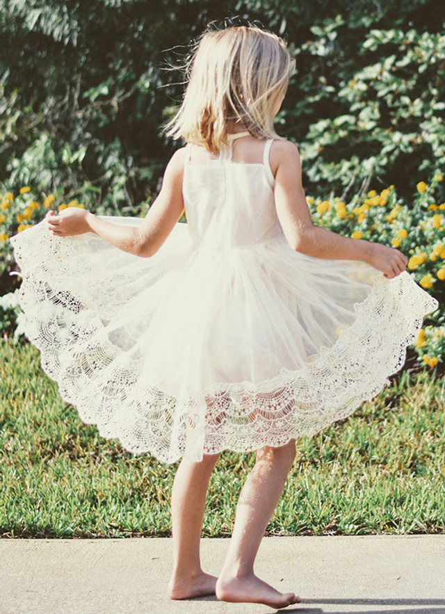 A Line Knee-length Scoop Sleevesless Tulle Flower Girl Dresses With Lace