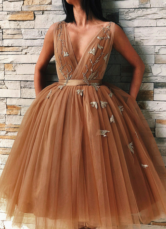 A-line V Neck Knee-length Tulle Dresses With Appliqued