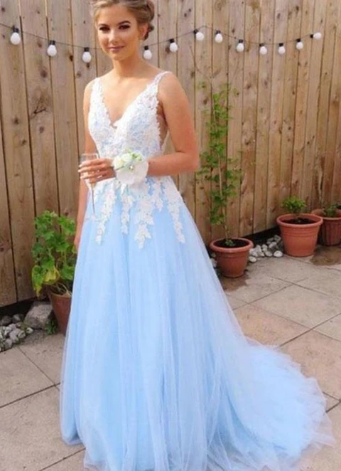 A-line/princess V-neck Sleeveless Sweep/brush Train Applique Tulle Dresses